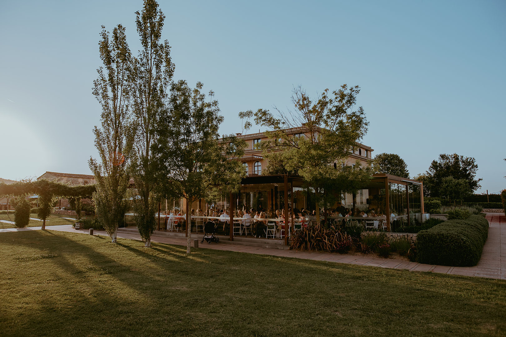 gorgeous-sunset-photo-of-wedding-reception-at-casa-anamaria