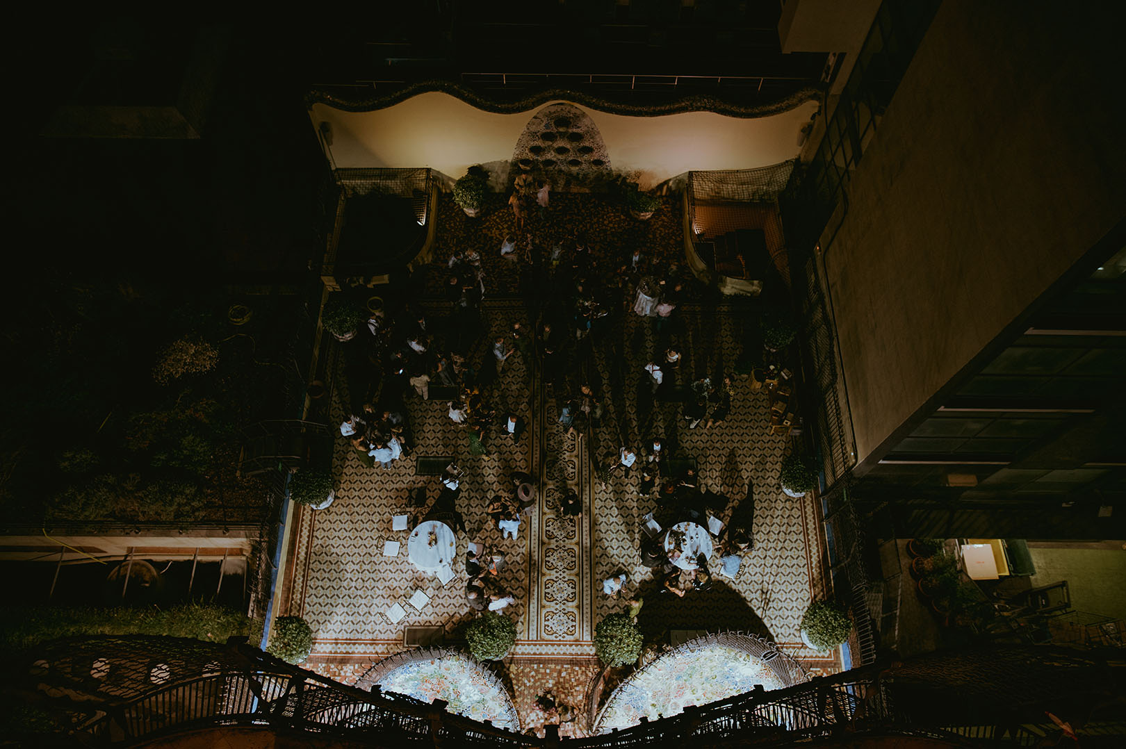 evening-wedding-celebration-at-casa-batlló