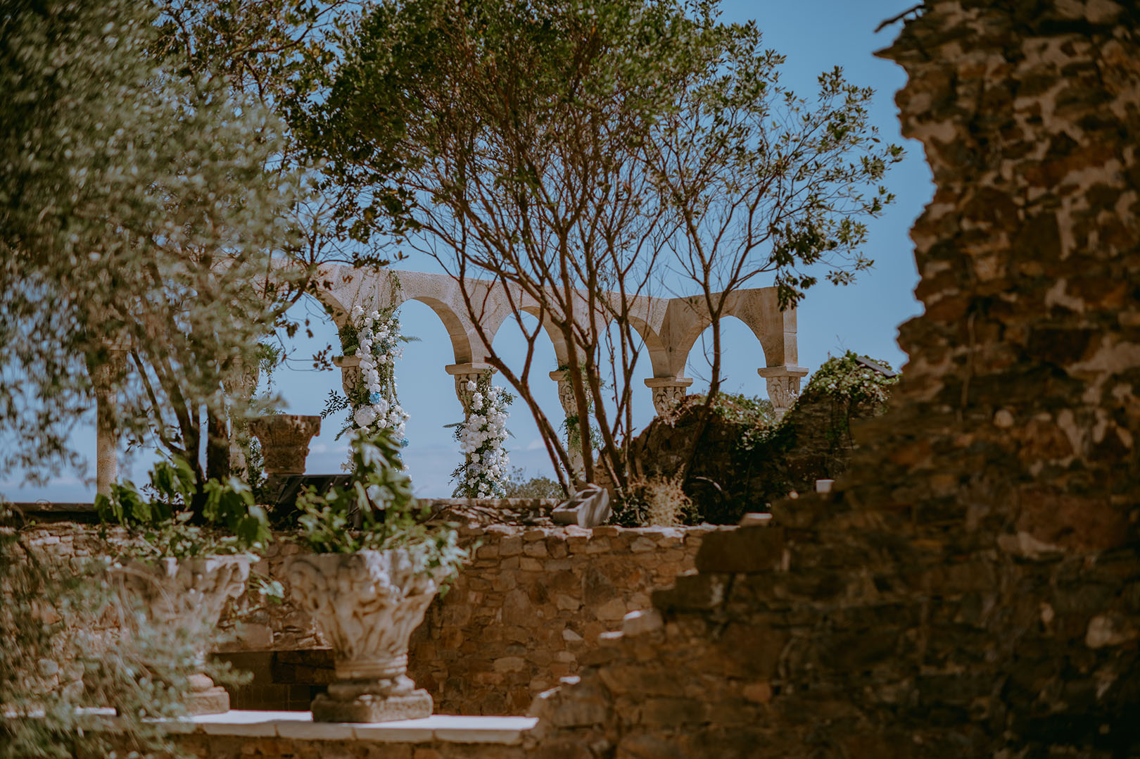 the-ruins-ceremony-location-at-mas-torroella