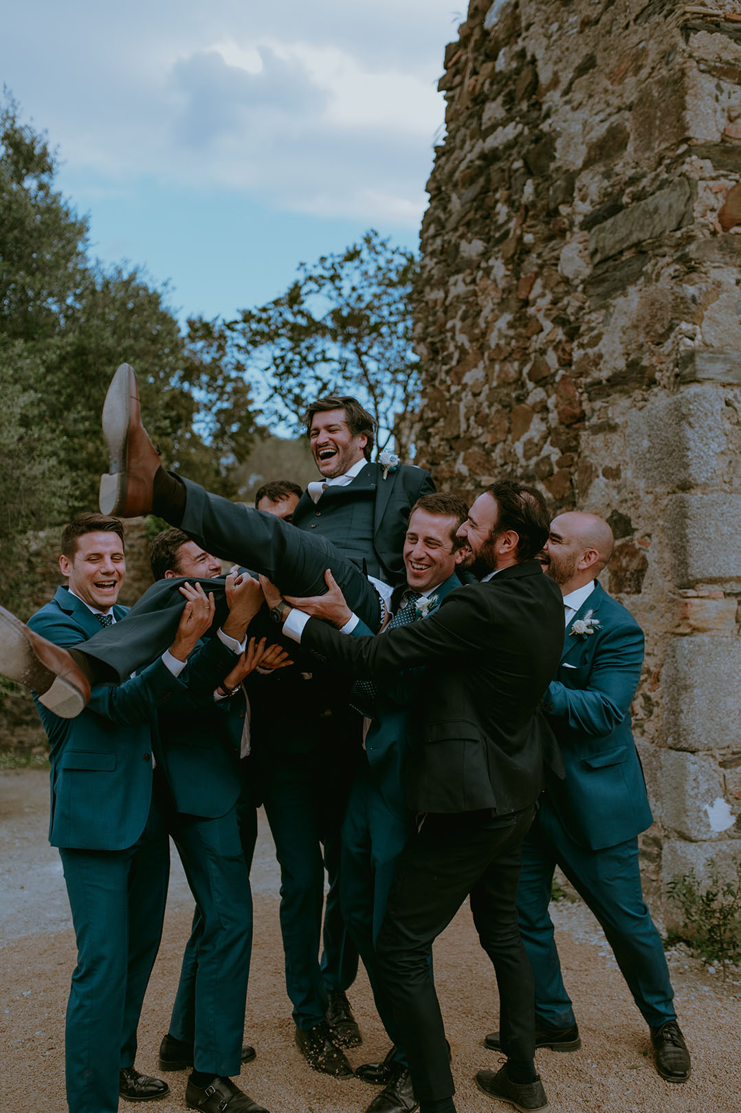groom-and-groomsmen-celebrate-after-ceremony-at-mas-torroella-wedding