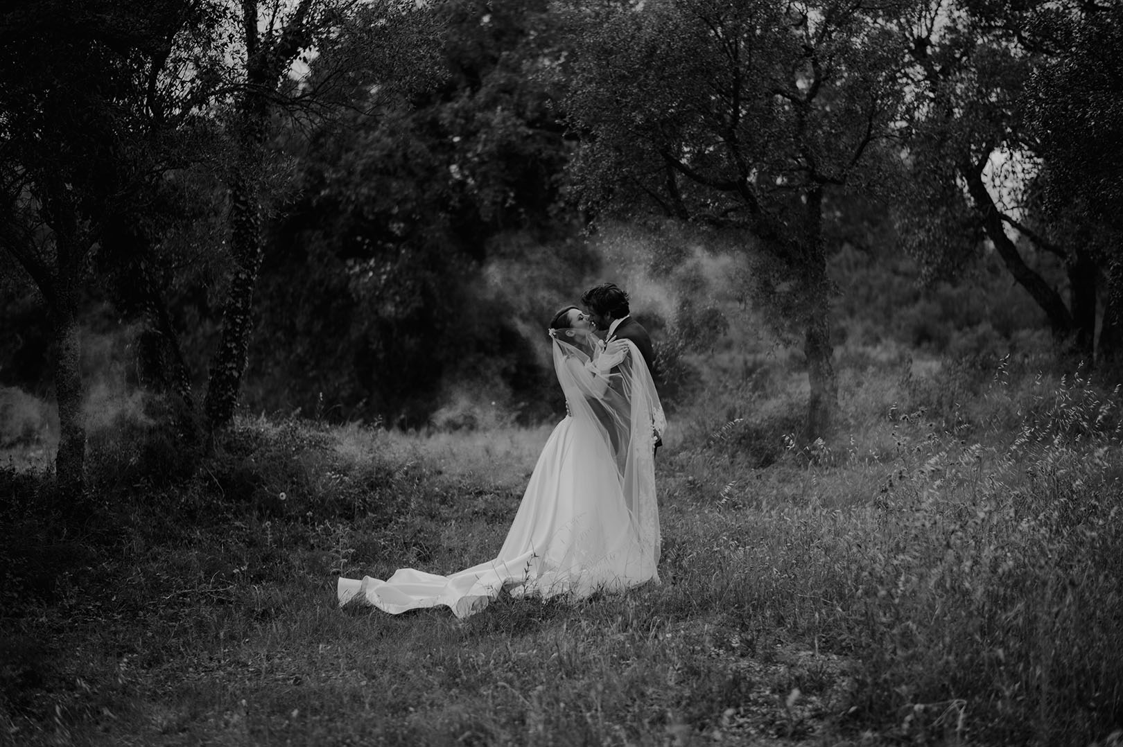 luxurious-mas-torroella-wedding-photography