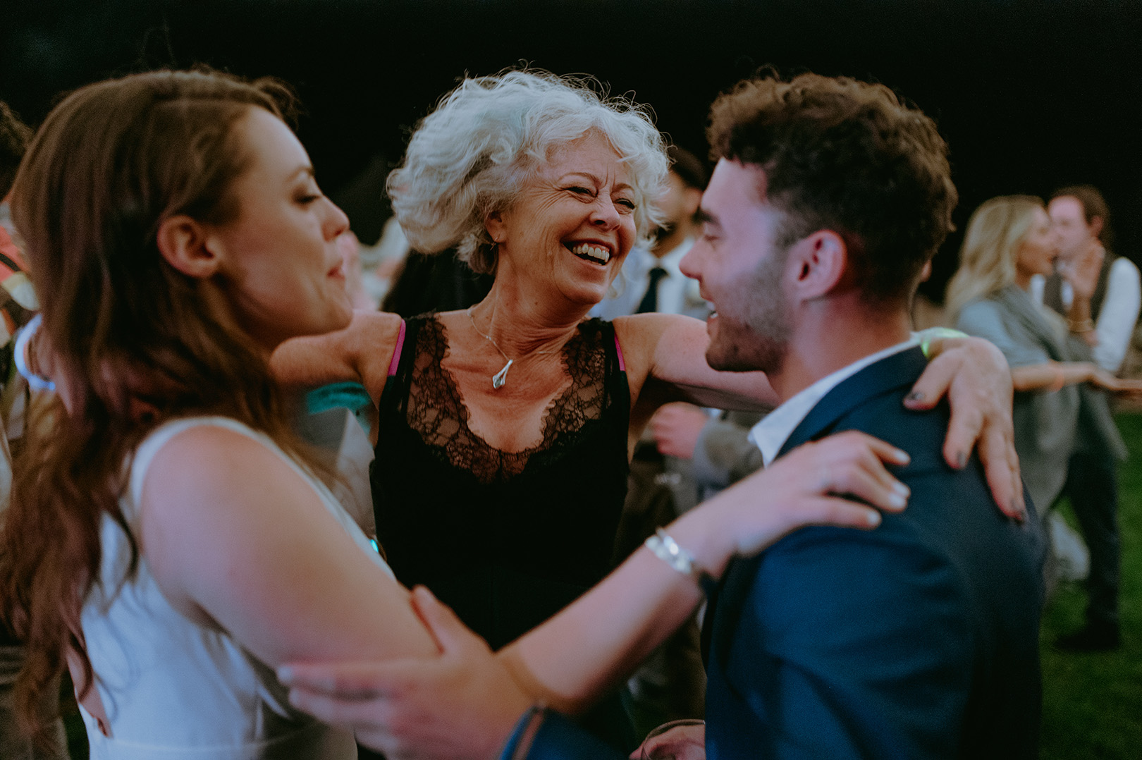 candid-barcelona-wedding-photo-with-guests-celebrating